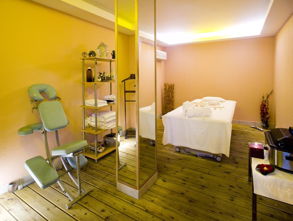 Algarve Casino Hotel Портиман Екстериор снимка A treatment room at a spa