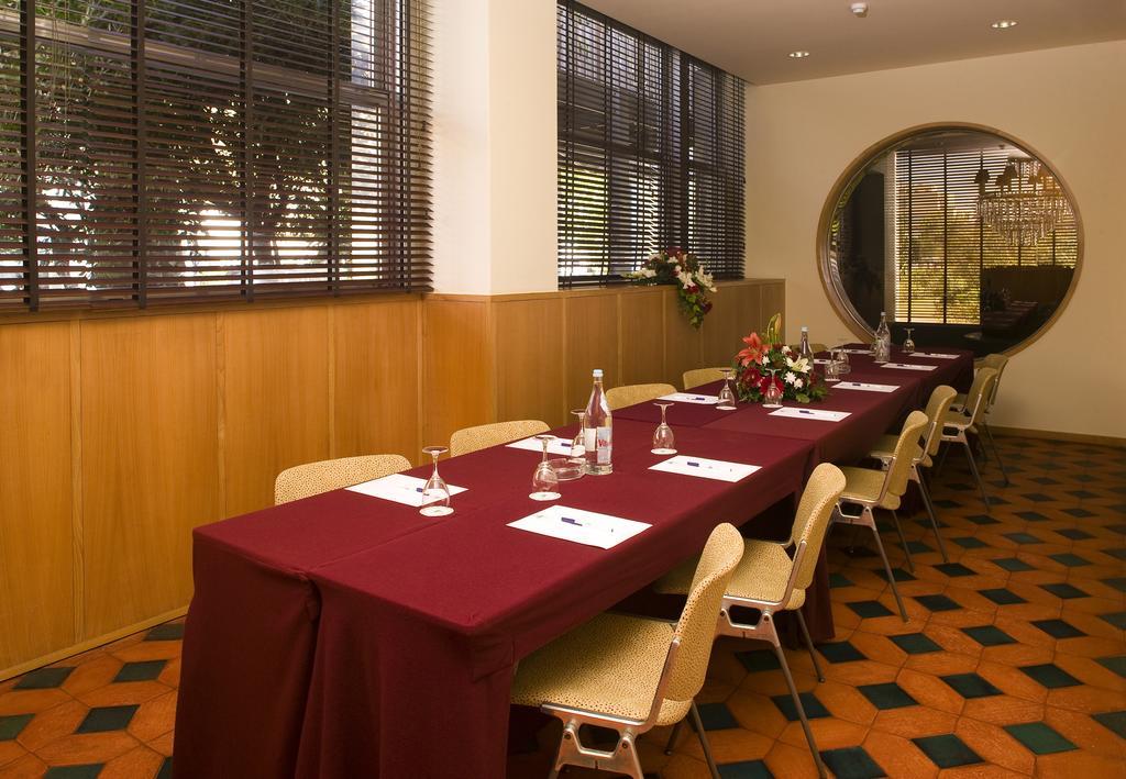 Algarve Casino Hotel Портиман Екстериор снимка The meeting room