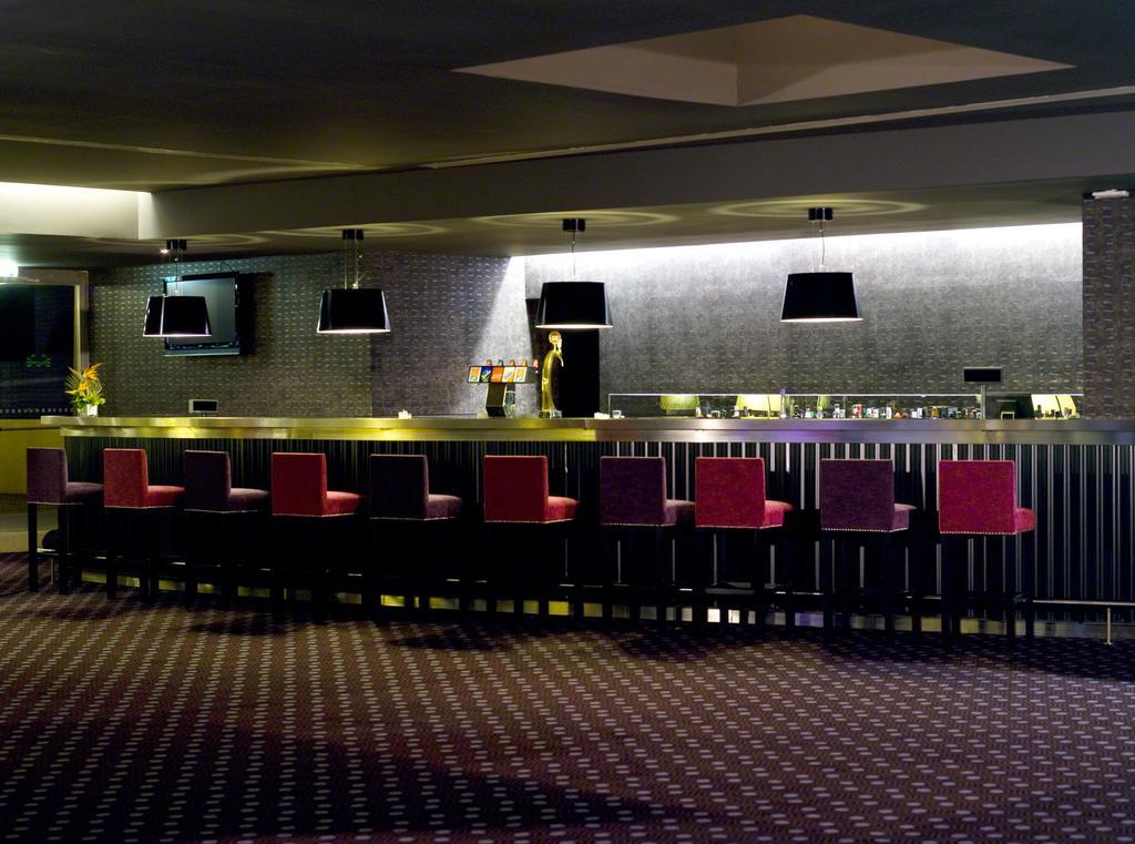 Algarve Casino Hotel Портиман Екстериор снимка The bar at the 1967