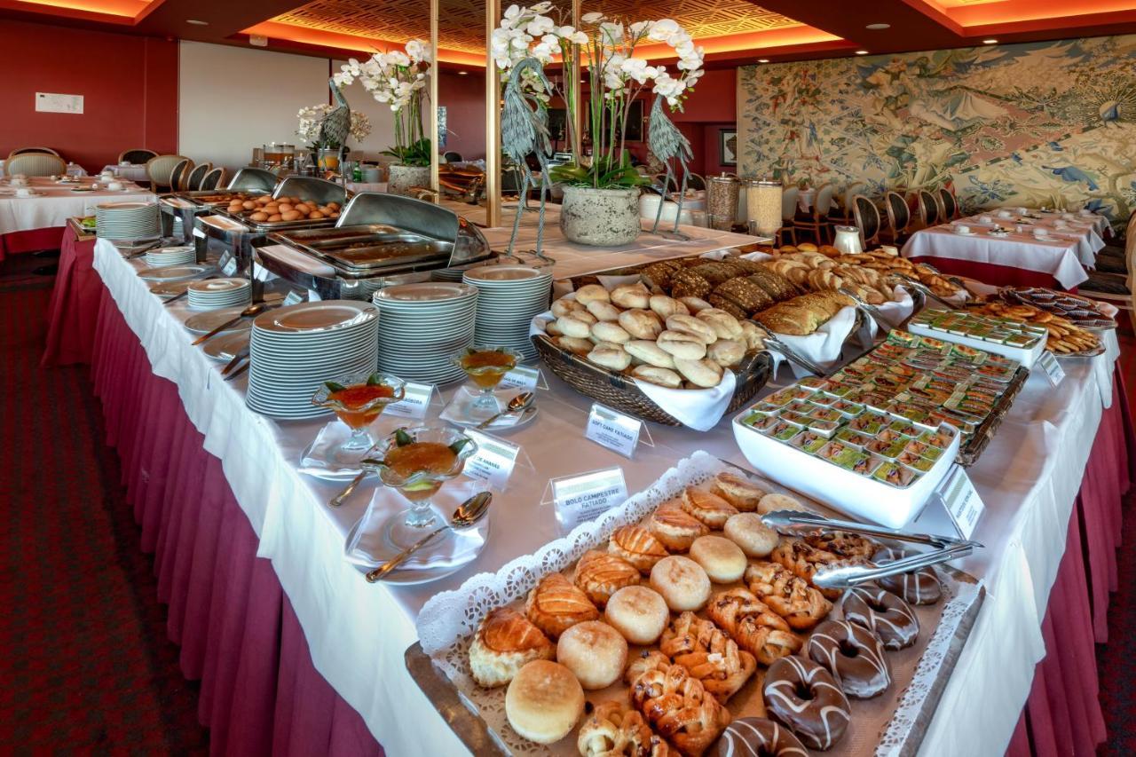 Algarve Casino Hotel Портиман Екстериор снимка A buffet