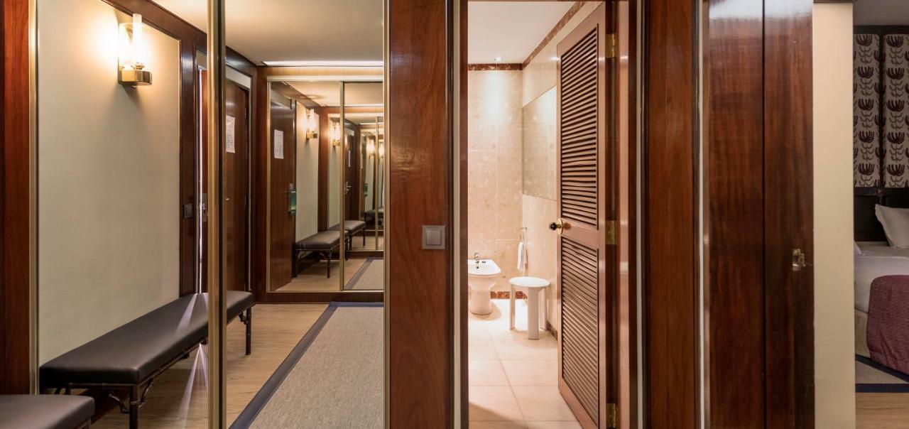 Algarve Casino Hotel Портиман Екстериор снимка A bathroom in a hotel